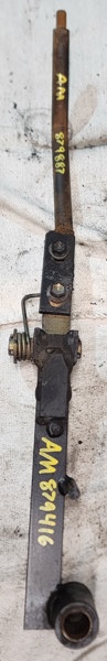 Deere 4100 Lever / Assembly